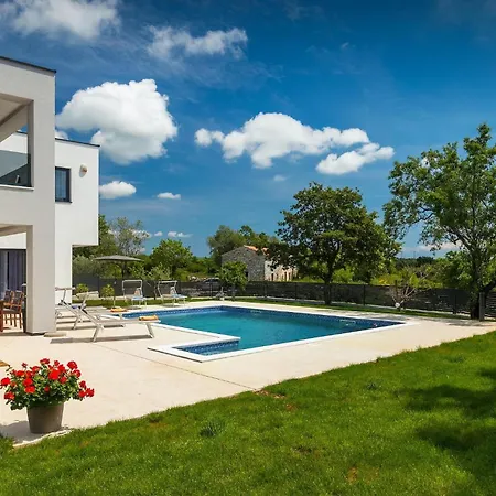 別荘 Lucas プーラ